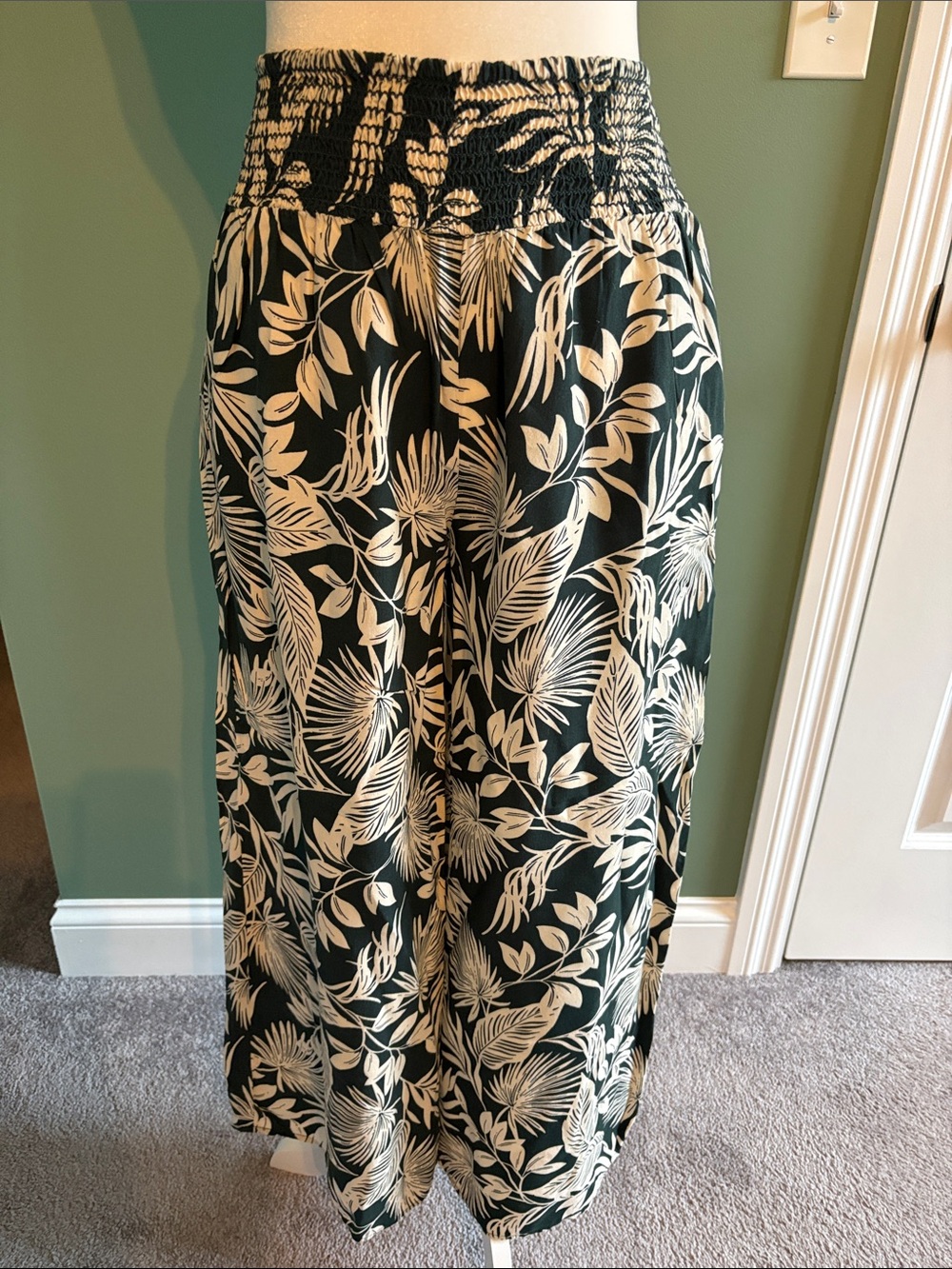 Dark Green & Cream Tropical Print Wide-Leg Pants